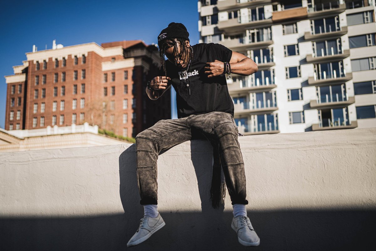 M2KaN3's tweet photo. Lemon Pepper Freestyle out now 🍋🌶️ 

https://t.co/se1D9CplSq https://t.co/OWltevDTRg