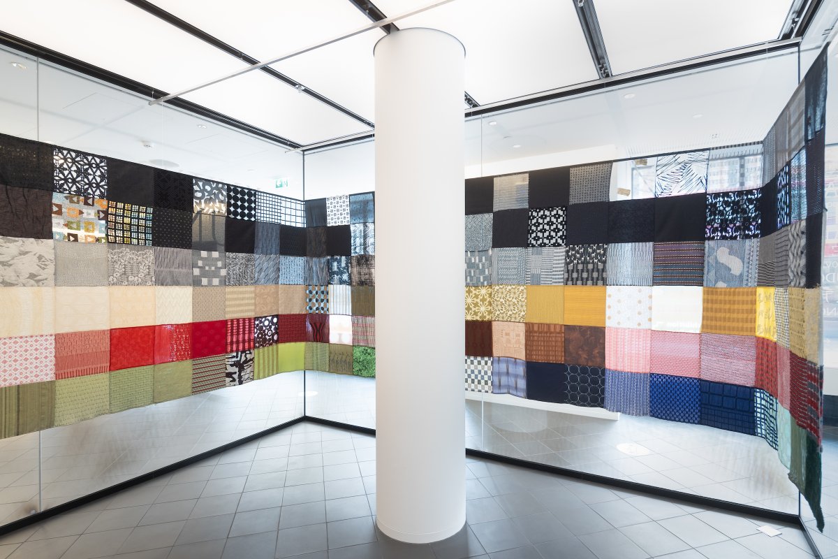 japanhouseldn's tweet photo. 'Manmaku' are long, horizontal curtains that are traditionally used in #Japan to partition off outdoor areas during special ceremonial events. This manmaku, part of our ongoing #MakingNuno exhibition, was created from 288 pieces of different fabric. https://t.co/6K4XeO7X5U https://t.co/cDZPAzHwFr