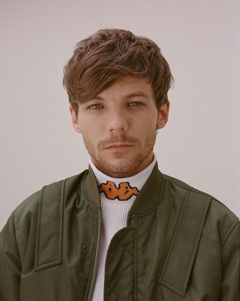 calamityhes's tweet photo. Louis Tomlinson de gola alta, uma thread de apreciação: https://t.co/dnBbkMP0zA