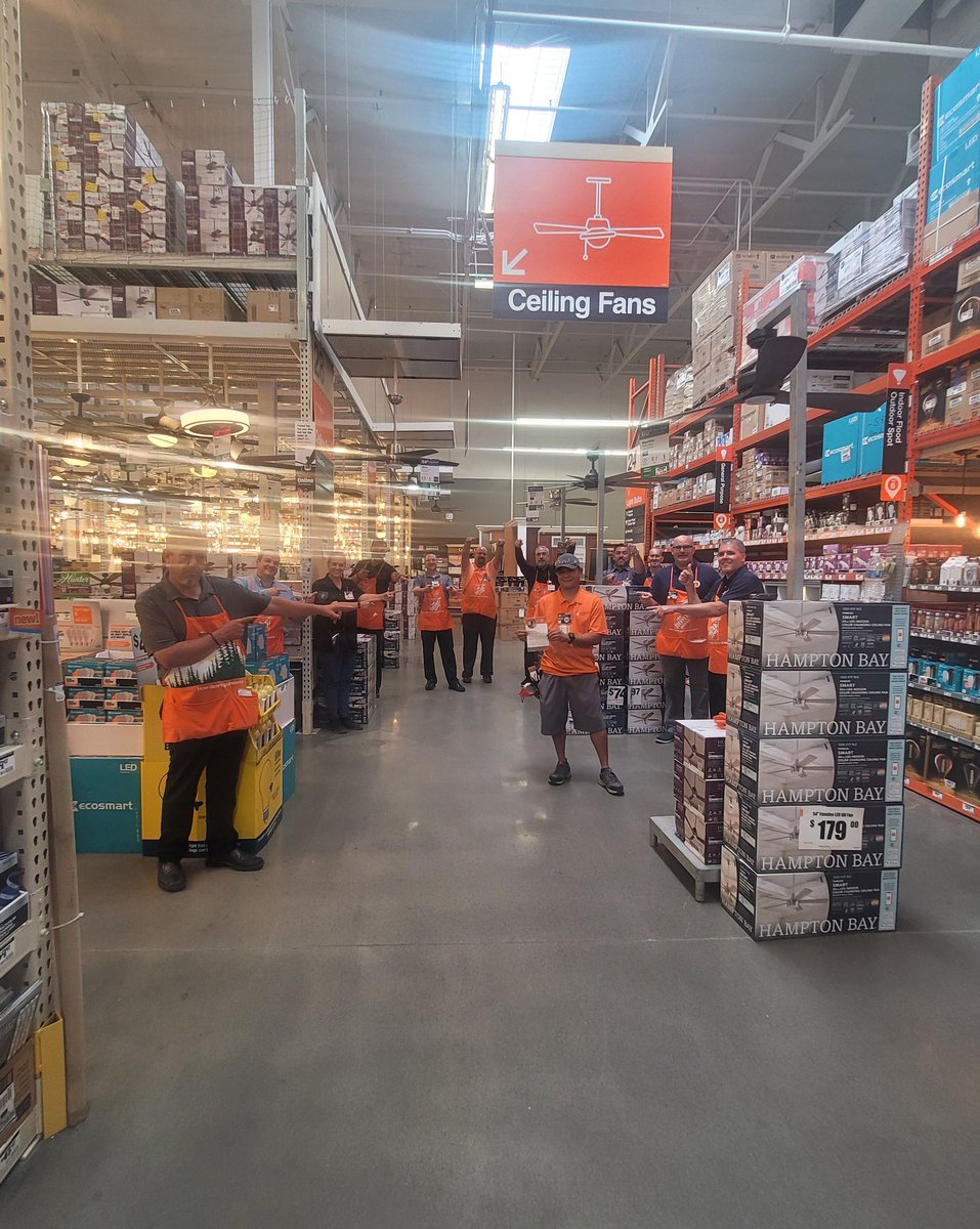 Homer Awards given to Met Sup Susan &amp; MEA Robert for outstanding execution &amp; standards at #457. Perfect representation of #whatgoodlookslike &amp; how #D328 stands above the rest #PMDWalkTall #PMDMetBiggerStrongerFaster <a href="/HDTHaidos/">Tom Haidos</a> <a href="/OhThatMcKinnon/">Mark McKinnon</a> <a href="/ehaggggg/">Eric Hagstrom</a> <a href="/PabstBen/">Ben Pabst</a> <a href="/JStorrs91/">Jason Storrs</a>