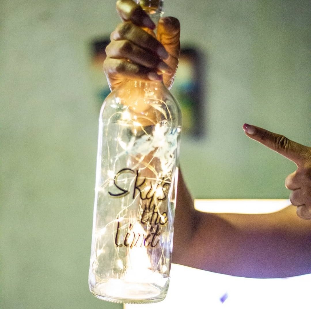 Rosenoire2210's tweet photo. Sky is the limit...
#rosenoire_ht #trashtotreasure #bottlelight #bouteillelumineuse #resikle #dekolakay #resiklajayiti #giftideas #repurpose #recycleglass #madeinHaiti #handmadegifts https://t.co/yQHMzQQSqB