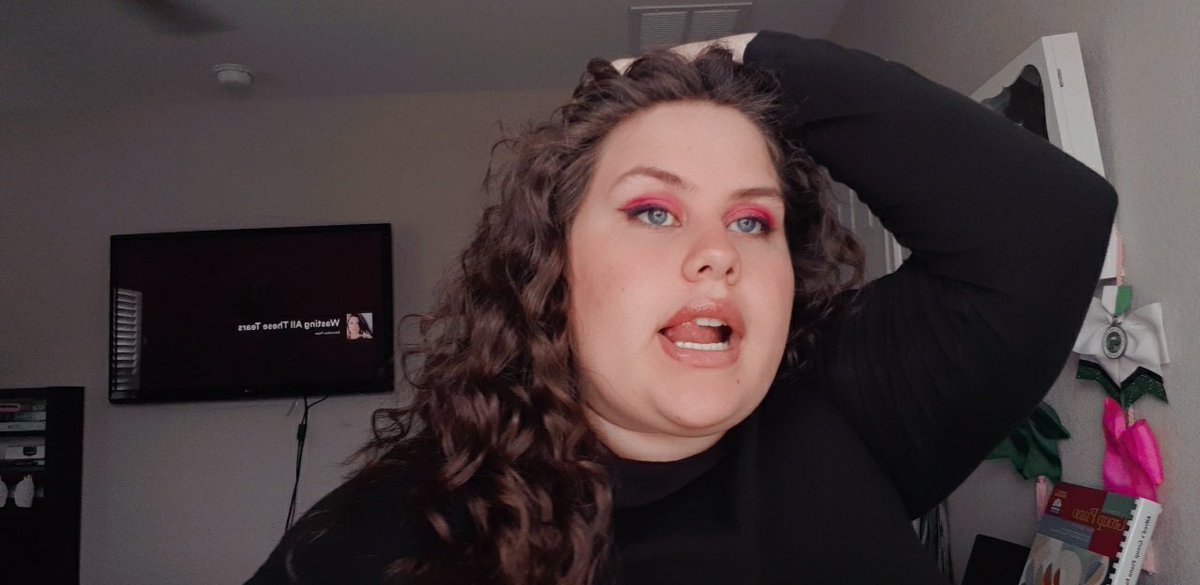 breezybubbs's tweet photo. Hi Twitter:) 
Have these bc I felt productive today🤍 

Also you should follow me on twitch
Link in my bio:)
#smallstreamer
#bisexualstreamer https://t.co/t5pjK2pGus