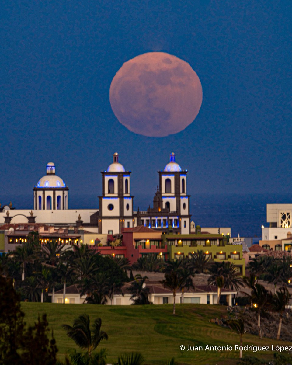 jjarolo's tweet photo. Luna de fresa. Noche de San Juan
#LunaDeFresa #LunaLlena #GranCanaria #Maspalomas #juantorolo https://t.co/DQYVjfeLaq