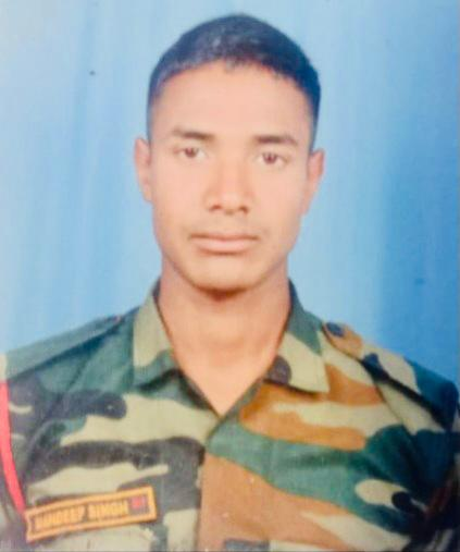 Indian Army paid tributes to Rifleman Mandeep Singh Negi who was struck by a lightning bolt while deployed on a post located in high altitude area on Line of Control. His mortal remains are being transported to his native place in Pauri Garhwal, Uttarakhand: PRO, Defence Jammu