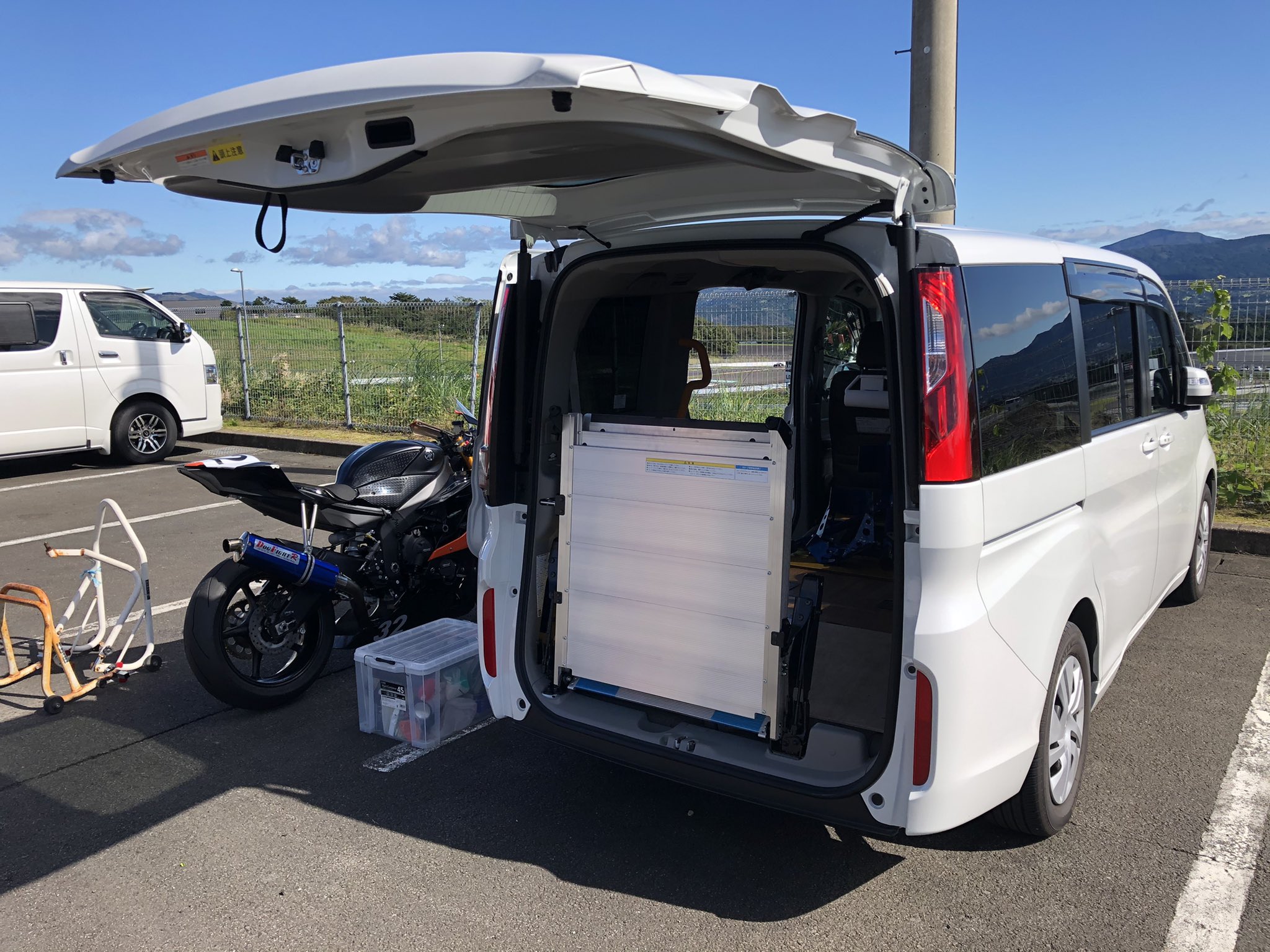 3216yam Yzf R6 プロも驚くステップワゴン福祉車両 車イス2台仕様 定員6名 メーカー純正 無改造 超オススメ トランポ ステップワゴン T Co 91nawmiaoj Twitter