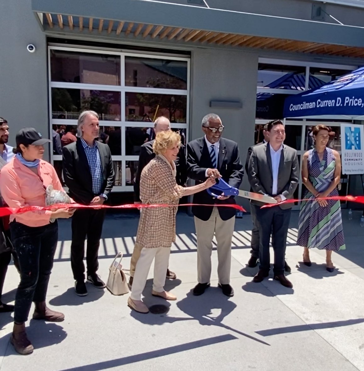 KFALosAngeles's tweet image. The #FlorenceMills Apartments are open! Congrats to HCHC and  the entire project team on the Grand Opening. We couldn&apos;t be more honored to be involved with this mixed-use project for #LosAngeles.

#kfaarchitecture  #ArchitectureforLosAngeles #KFAdesign #affordablehousing