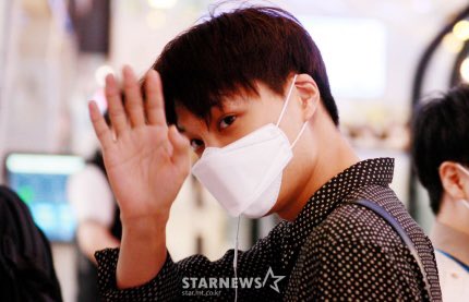 KaiNationUnion_'s tweet photo. [NEWS] 210626 - News Articles about KAI departing from Gimpo Airport heading to Jeju for the filming of “Udo Inn” entertainment show.

🔗https://t.co/782ogRKDMZ
🔗https://t.co/PjAevqcjff
🔗https://t.co/Cieb1eAnLF
🔗https://t.co/8gve4raWQ9

#KAI #카이 #엑소카이 https://t.co/R2JzAq0Q2A
