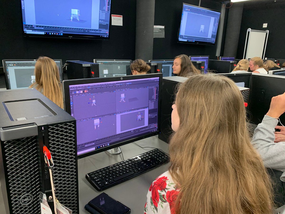 Filmatick1's tweet photo. Mike Gasaway had the pleasure of teaching future filmmakers the full process of making a motion picture from screen writing to post production. The students had a lot of fun working together on a short motion picture that will be screened at the end of DAAP’s Summer Camp! https://t.co/8ZpMQGWKlH