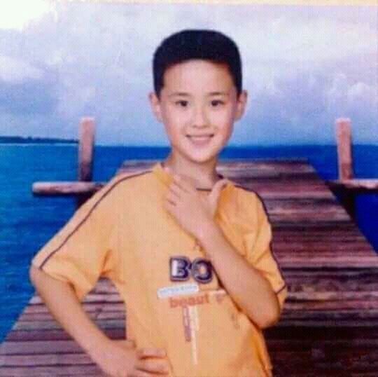 WaystreamVision's tweet photo. Ai gente, muito fofinho, olha só.
Quem é nessa foto?
~Gaby
#BabyWayV #WayVStreamBrasil #WayV https://t.co/iIbTPznBZt