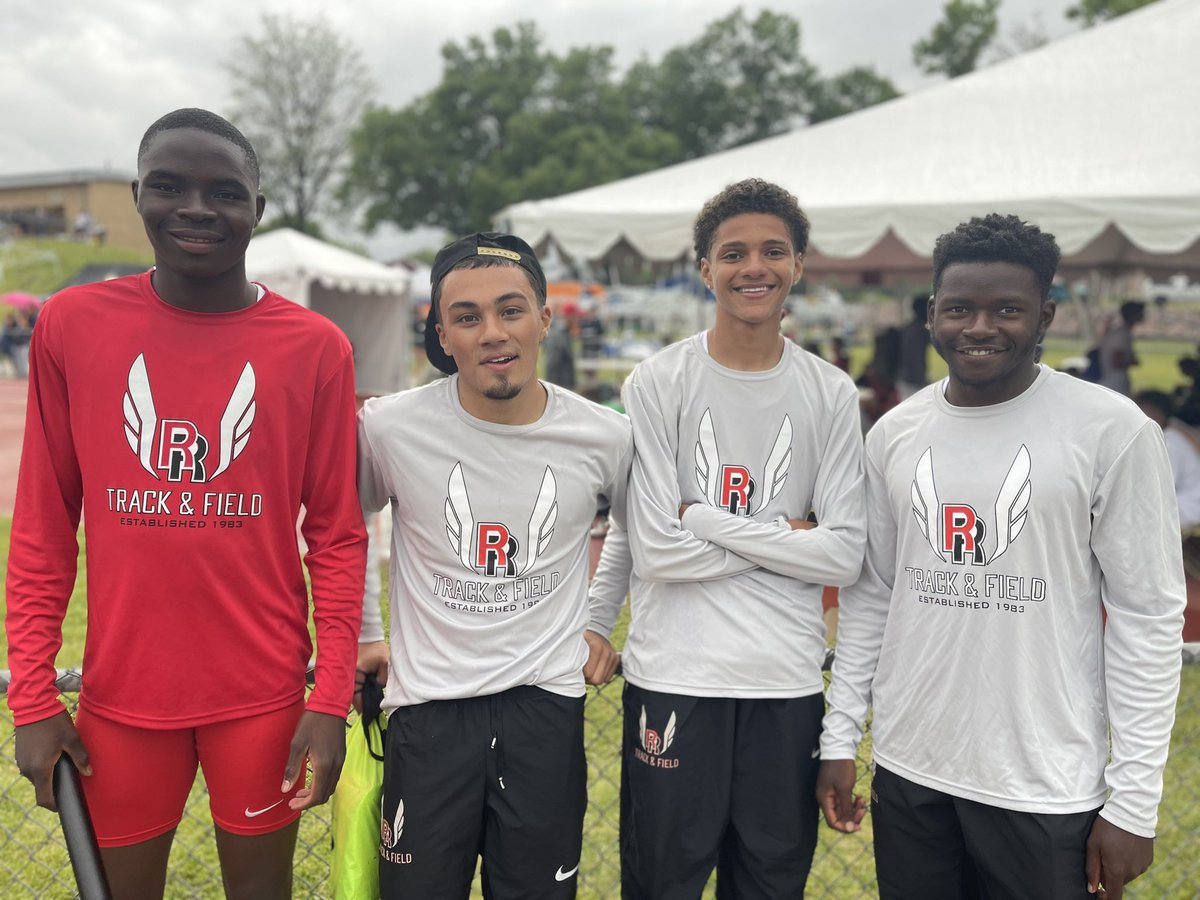 Boys 4x4 waits out a lightning delay for an hour, and comes out 15 min later and PR’s by 3 seconds to qualify for tomorrow’s State Final!!! Dembele, Holland, Ofori-Kuragu, &amp; McCutcheon <a href="/aurorasports/">Sentinel Prep Sports</a> @RangeviewAthle1
