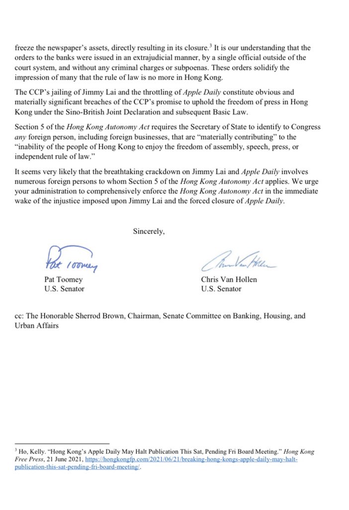 hk_watch's tweet photo. @SenToomey 
@ChrisVanHollen 
Urge President Biden to hold #CCP accountable by enforcing #HKAutonomyAct 
to sanction HK officials &amp; entities contributing to the assault against Jimmy Lai &amp; #AppleDaily 

#StandWithAppleDaily 🍎 https://t.co/eOtzzDeDrF