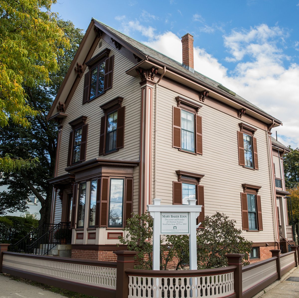 crystallakecamp's tweet photo. Join us on Virtually CLC, 29 June @ 10am Eastern for a virtual tour of the Mary Baker Historic House in Lynn, MA and a live Q &amp; A session with reps from Longyear Museum. To register, tap the Virtually CLC button on our Twitter profile. https://t.co/y1fVLKkOW7