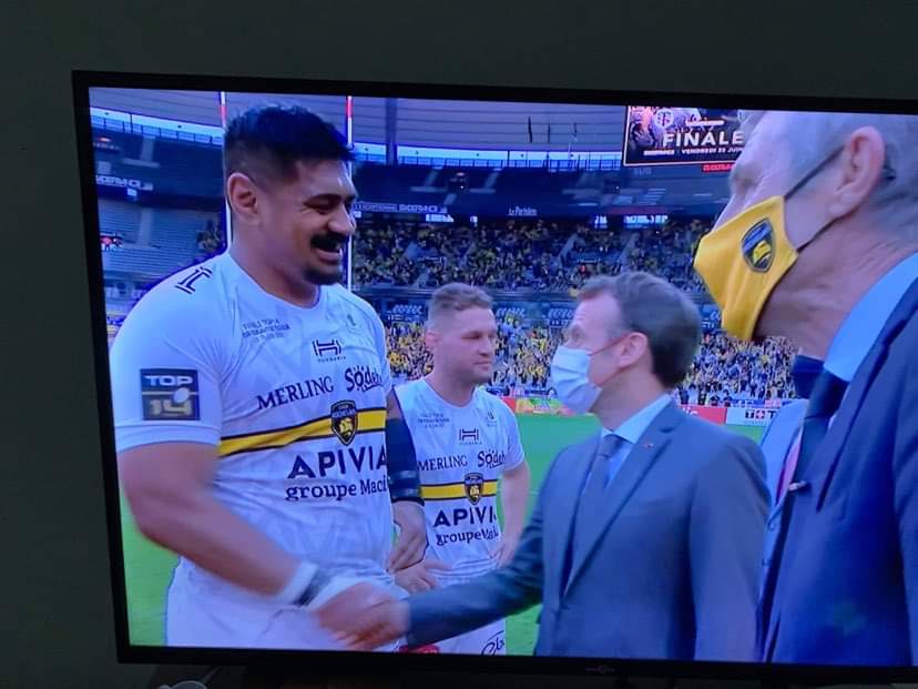 TretzeDracsAlba's tweet photo. Je n'ose même pas imaginer qu'à la place de #DamienTarel c'est #WillSkelton qui met #lagifle !?? #TouLar #LarTou #Top14 #FinaleTOP14 https://t.co/9DBdTo0YpF