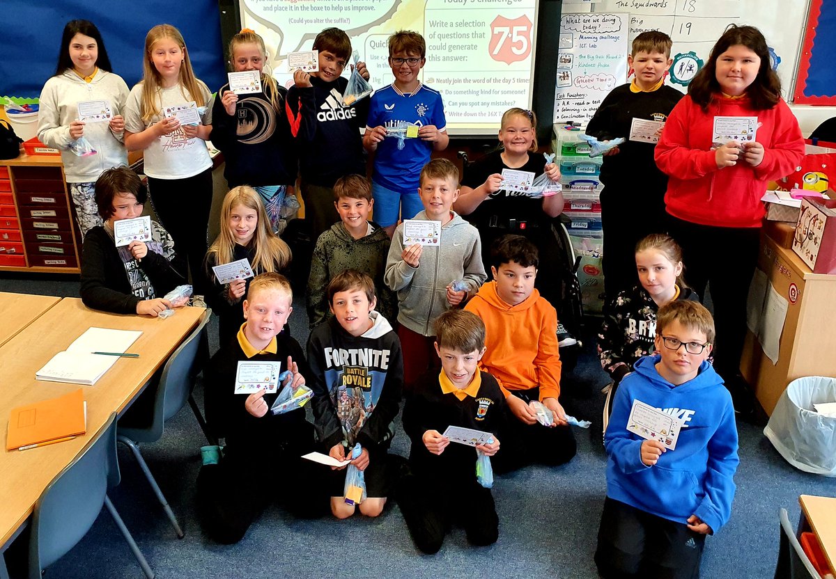 p5a_r's tweet photo. 🖍🖍At the start of the year I set the class the challenge of keeping 1 pencil, with their name on, safe for the whole year. 🖍🖍 Proud to say that 19....yes 19 😱 of them completed the challenge and got a wee reward at the end! #readyrespectfulsafe  #cdpsdg7 https://t.co/mc4W8kzfvb