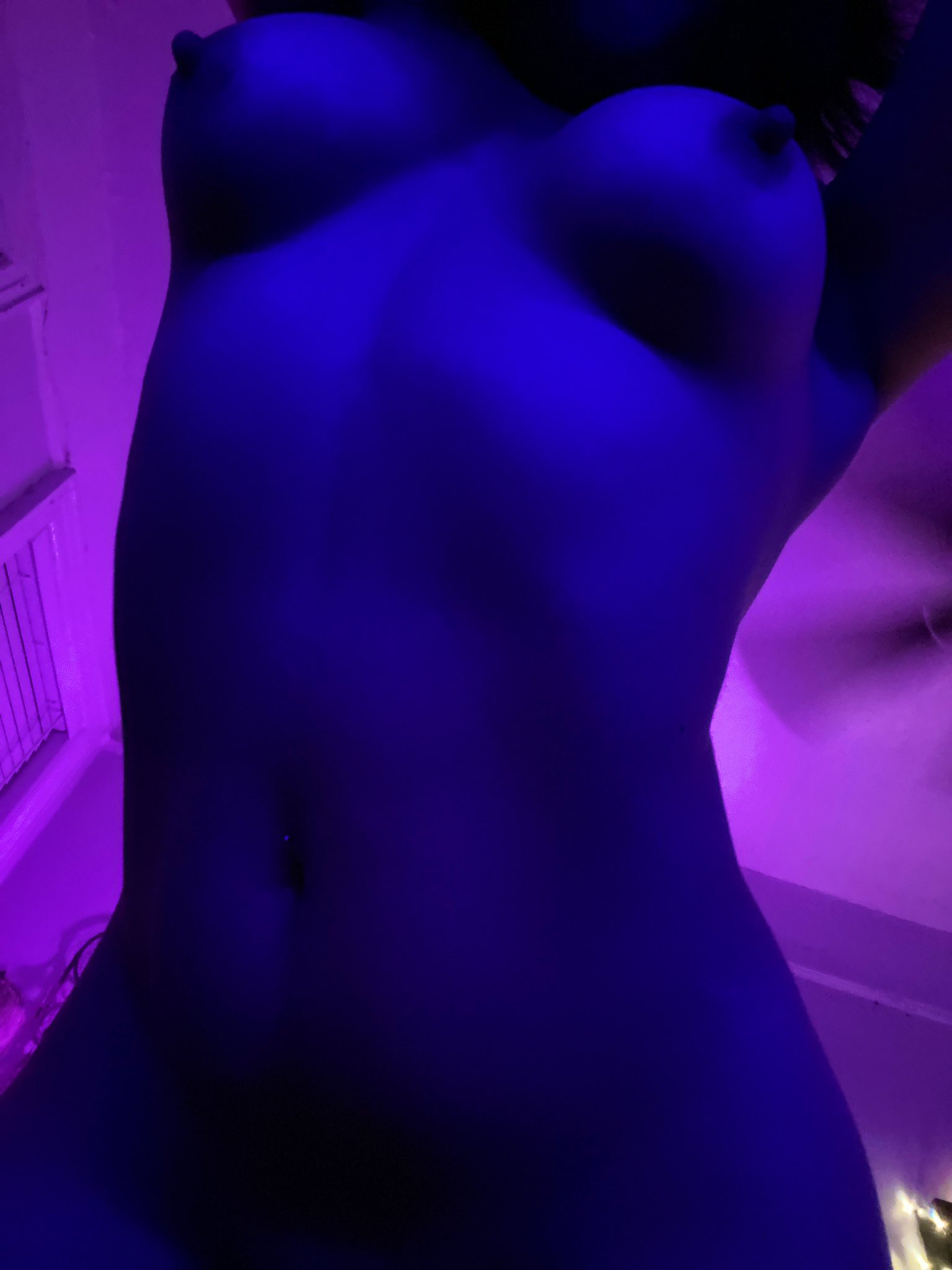 I’m just saying…if @pornhub follows me, why don’t you?🧐 😉 https://t.co/DBmBizJySs