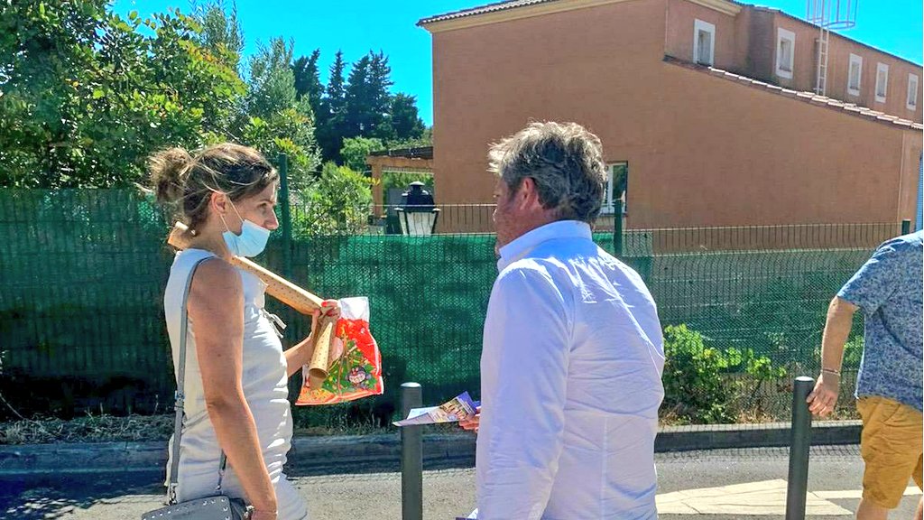 C'est devant l'école Les Trois Ponts que je suis allée à la rencontre de parents d'élèves pour leur présenter notre projet pour l'avenir de leur quartier, leur canton, leur Département.. et qlq part aussi celui de leurs enfants!

Je remercie <a href="/guyteissier/">Guy Teissier</a> d'avoir été à mes côtés !