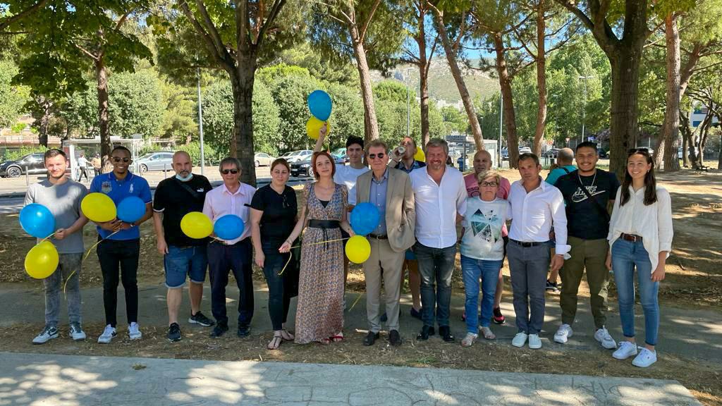 C'est au terminus du tram des #Caillols que nous avons en début de soirée et pour la dernière fois de la campagne réuni nos troupes !

Avec <a href="/DevauxAlison/">Devaux Alison</a>, nous avons remercié chacun d'eux pour leur aide précieuse !

Merci à <a href="/guyteissier/">Guy Teissier</a> &amp; <a href="/JuRavier/">Julien Ravier</a> pour leur présence à nos côtés.