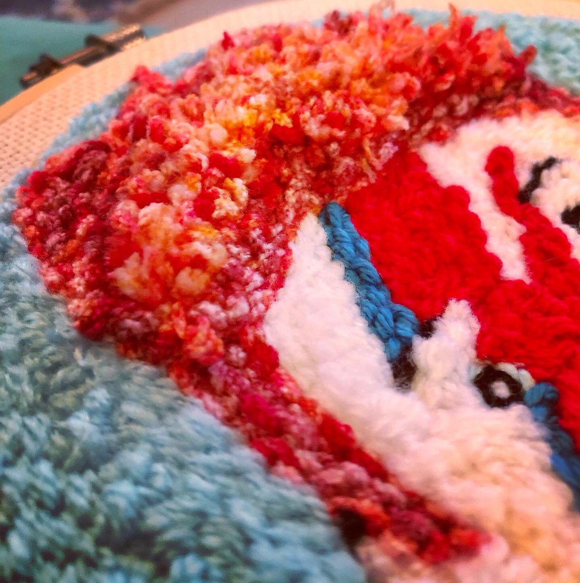 lmclea2's tweet photo. Thought I’d have a little fun and a change of subject matter with this punch needle portrait of David Bowie as Aladdin Sane. Still got to finish off the back but I think you get the picture #punchneedle #wool #yarn #handcrafted #portrait #davidbowie #bowie #aladinsane #icon https://t.co/Y5xHMs5I30