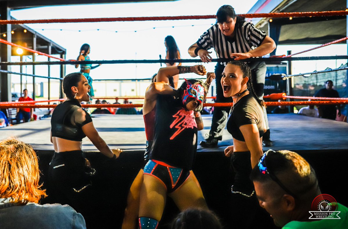 MissionProWres's tweet photo. IS THIS WAR?? π π
The attack on @sweetstorm915 at #MPWKeepEmTalkin was brutal!! @W18Robin @CharRenegade_1 @jazminallure @TheAvaWilde
To see more action get tickets for #MPWPlayHardHustleHarder!
π: https://t.co/72DaD6HHxJ
π₯: https://t.co/mrJxbzRqjk
πΈ: LayDee Pink https://t.co/BKycUtgmh5