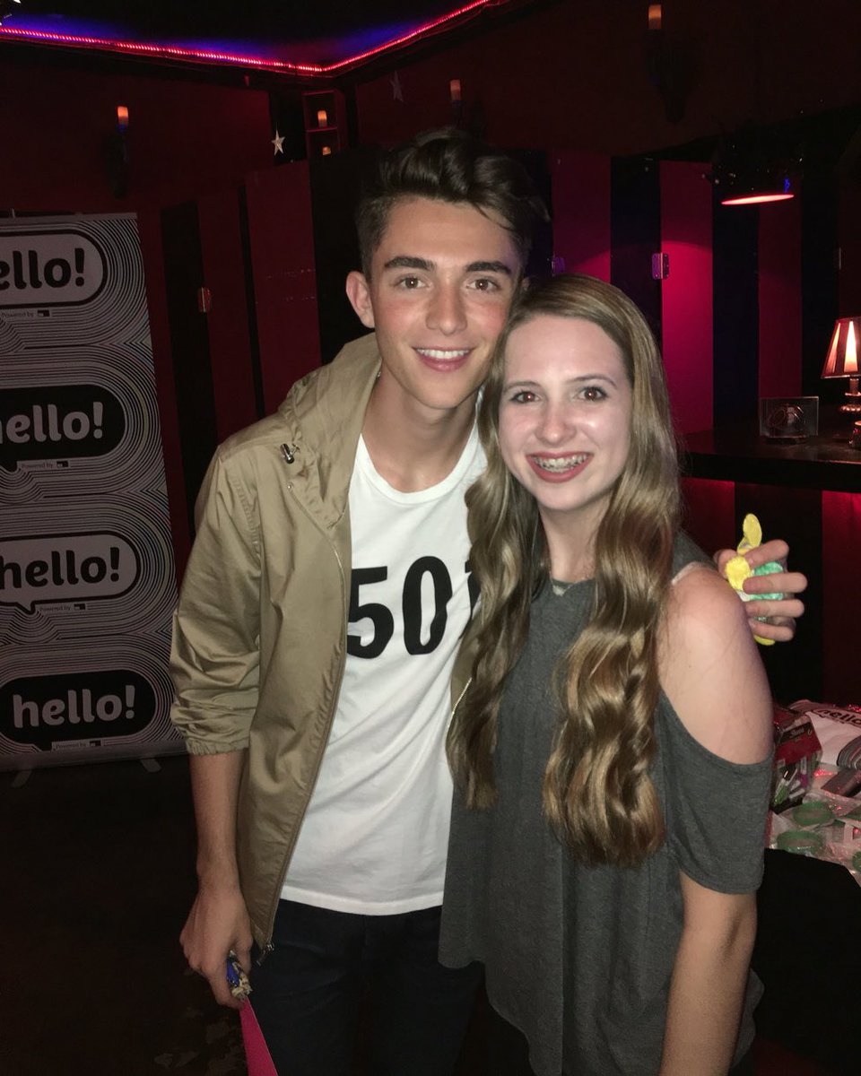 BriChance97's tweet photo. @greysonchance I think it’s time for a new photo. What do you think? See you tonight https://t.co/RSSDx6gpIo
