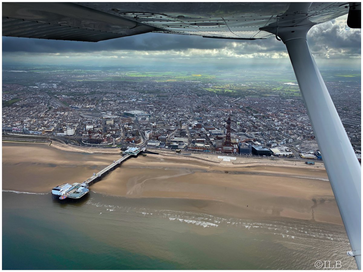 737_pro's tweet photo. Blackpool Tower #blackpool #lancashire #blackpoolairport #westair #pilot #pilotlife #goals #aircraft #aeroplanes #giftidea #experience #giftexperience #flightdeck #learntofly #clearfortakeoff #northwest #uk #comeflywithme #instapilot #readyfordeparture https://t.co/ZH96AOfhQn