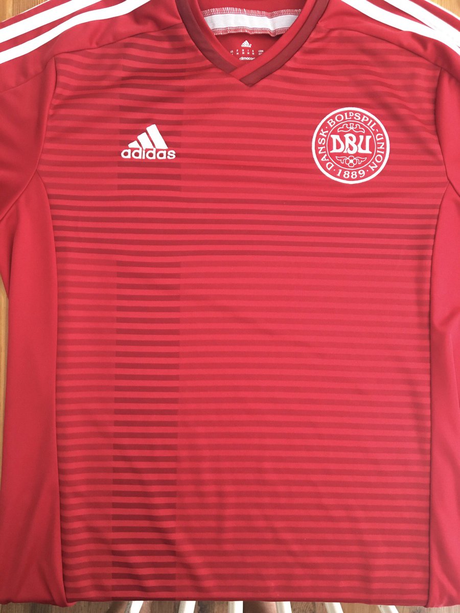 CapsOffside's tweet photo. First up, Day 1: Red #PrideKitChallenge
Denmark adidas home 2015-16. Clean design, lovely badge, really nice collar, feels great to wear, and has a nice subtle cross in the red to reflect the flag. https://t.co/SQ9ksMuRMM
