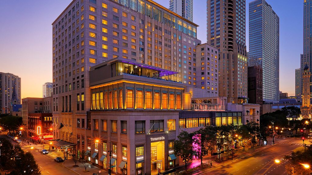 Pursuitist's tweet photo. As America reopens, Pursuitist is discovering the best of luxury travel. Next up, Chicago! Join us as we visit @ThePeninsulaChi 

Via @ChooseChicago - follow along as we're also visiting @artinstitutechi @FieldMuseum @chicagobotanic &amp; more!
#Chicago #luxurytravel @PeninsulaHotels https://t.co/sJLmTeeghD