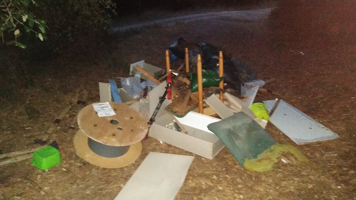 LeoMarquezD's tweet photo. Abocament incontrolat als voltants de Ca l'Ermità venint de Milpins. Aquest ja l'ha cagada. 😥  
Es sospita d'una furgoneta de lloguer que ha passat a tota velocitat per la zona.
#nolacaguis #lesfranqueses @lesfranqueses @plfranqueses https://t.co/qy4Tf5WJxo