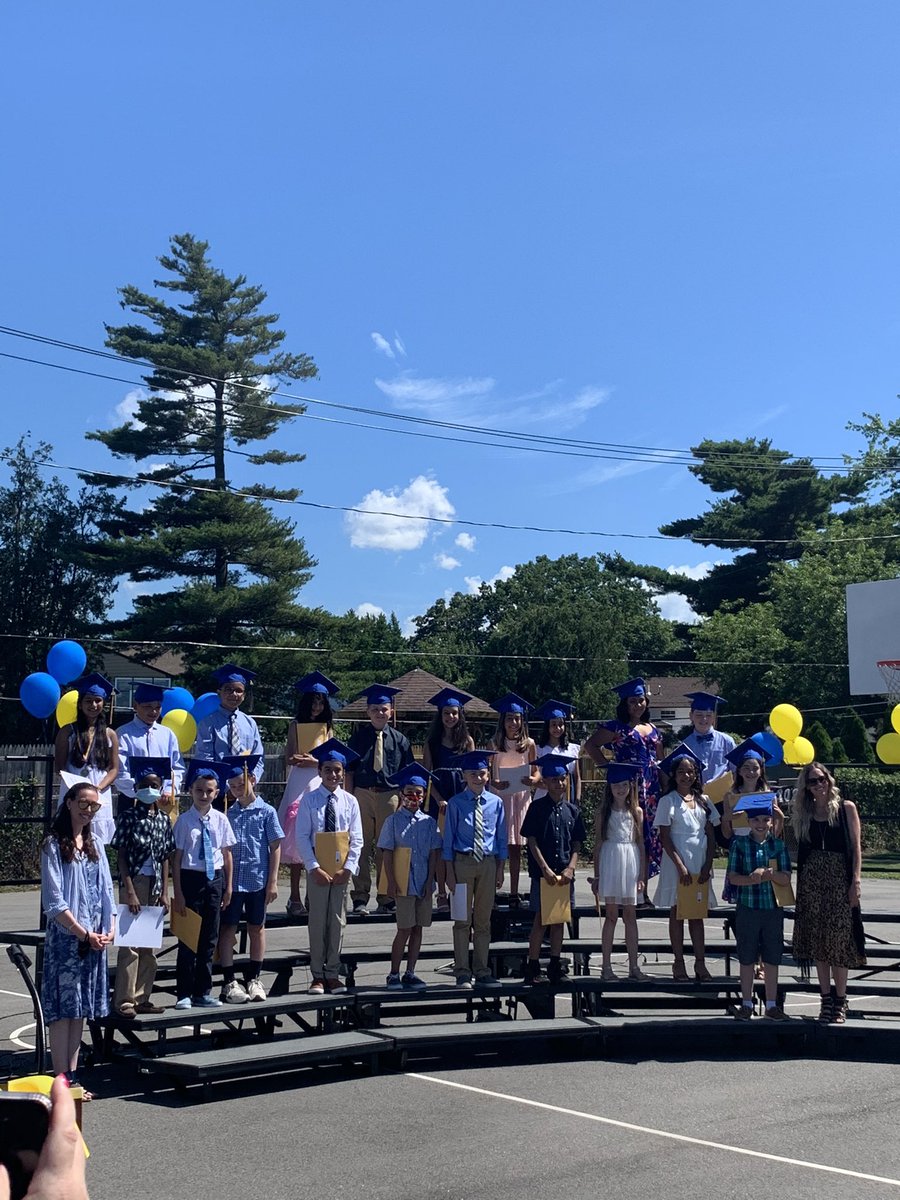 RileyMDBK's tweet photo. Congratulations to our awesome 5th graders! @n_gomes87 https://t.co/d2yYfrSYZq