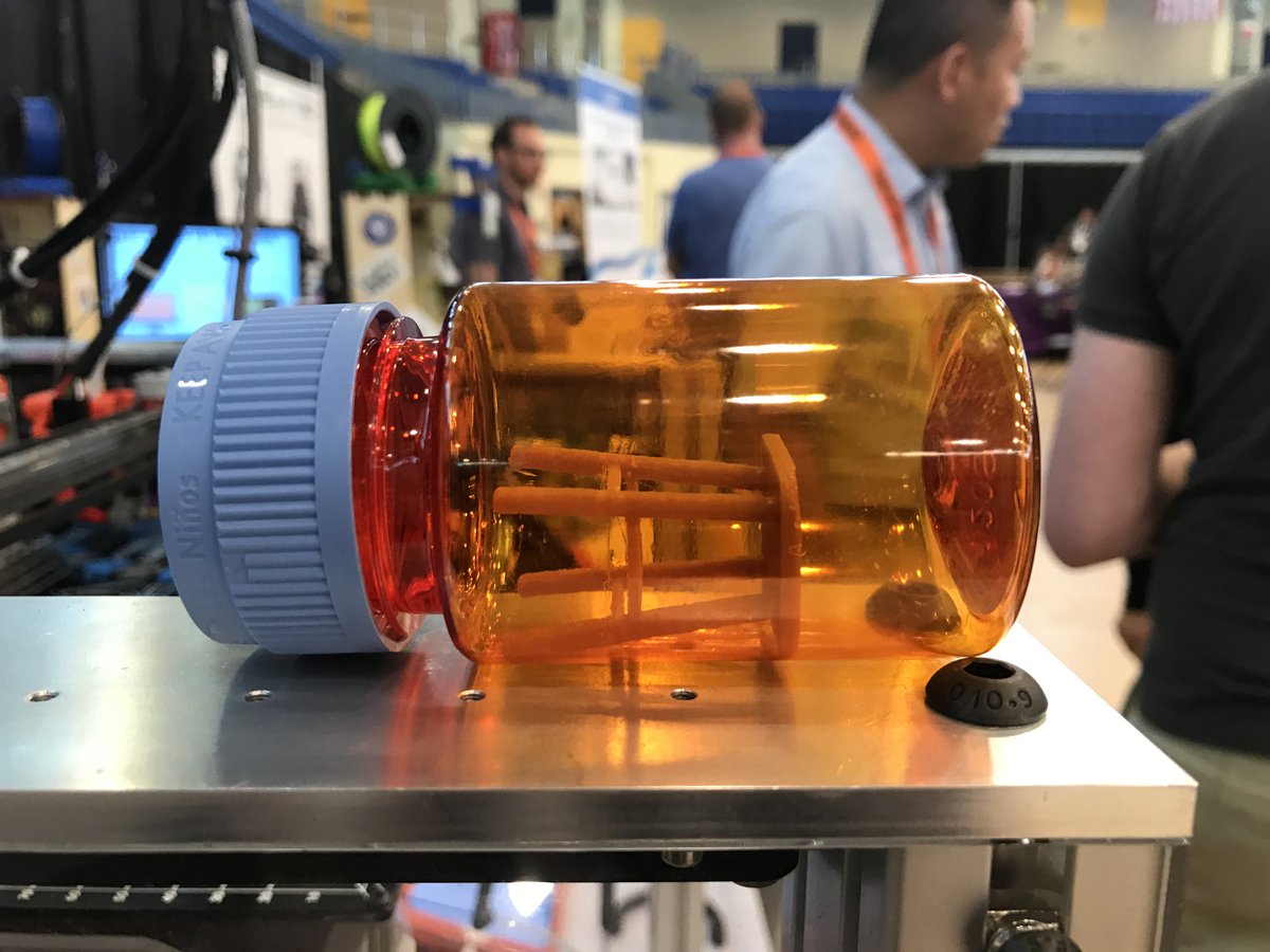 Clare3D's tweet image. 3 years gone but the memories are as real as yesterday 😁 ⁦@AbuzzDesigns⁩ #stoolsample #glitterprinting ⁦@repkord⁩ ⁦@E3DOnline⁩ ⁦⁦@EastRepRapFest⁩  #errf2018 #oldbayspice