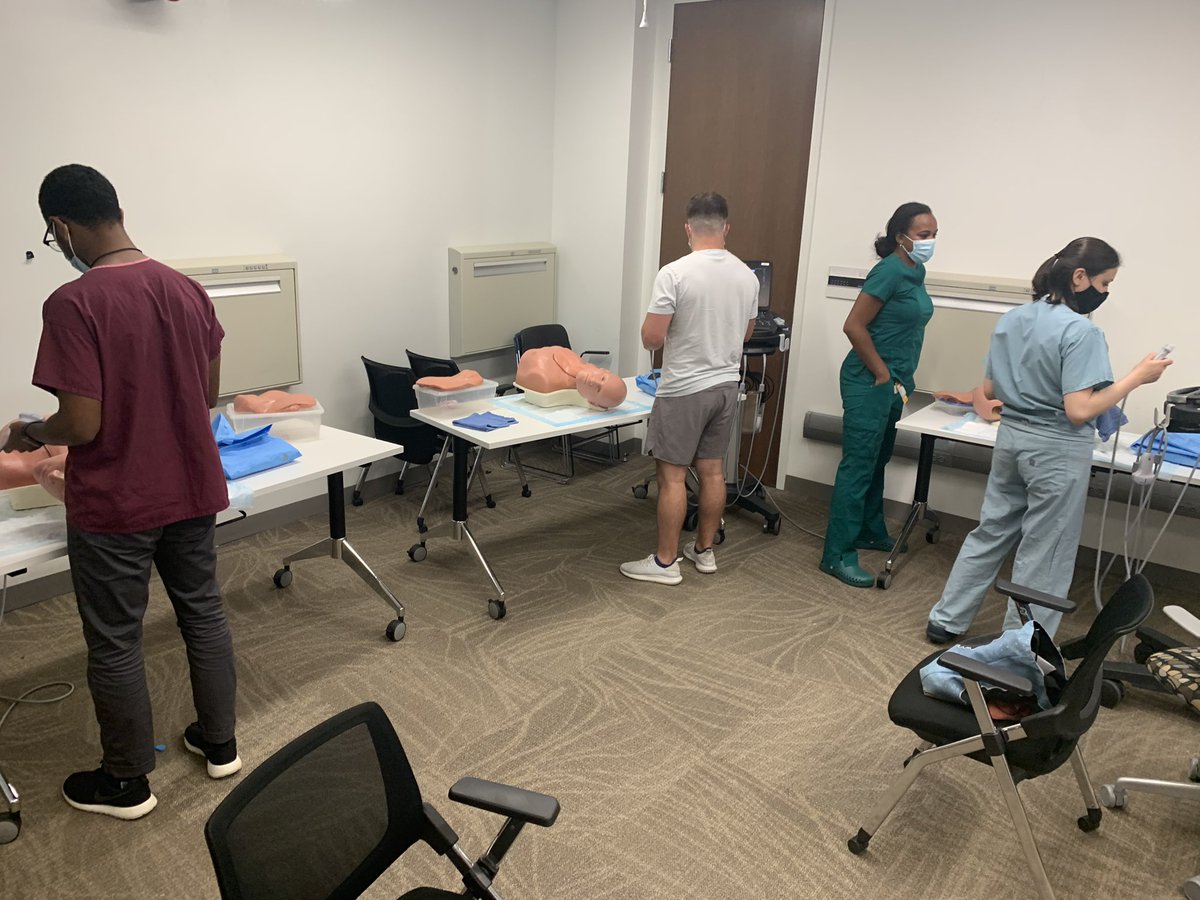 LisbiRivas's tweet image. Central line teaching to new interns! Congrats to all new classes! @VCU_Surgery @VCUGenSurgRes @wxtse