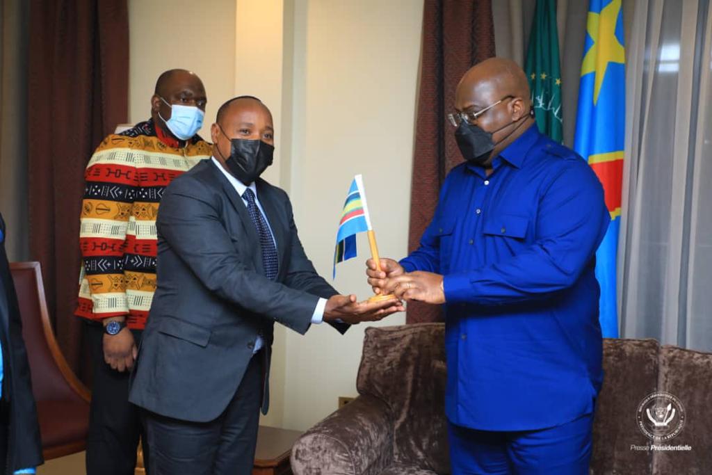 East African Community a Twitter: &quot;#EAC Secretary General Dr. Peter  Mathuki, @pmathuki presents the #EAC Flag to #DRC President, Felix  Tshisekedi, @Presidence_RDC, marking the launch of the verification mission  on #DRC&#39;s admission
