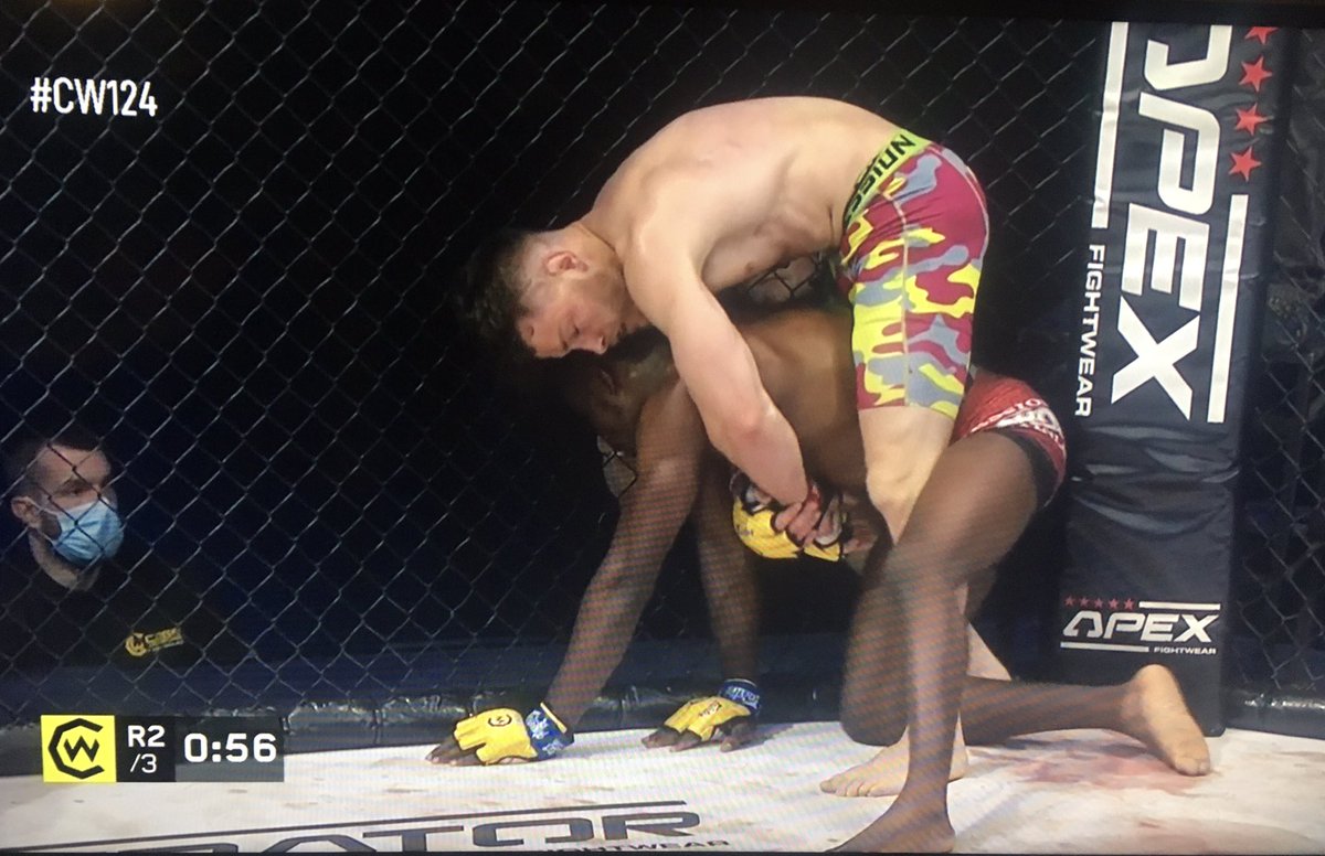 IkuinenPK's tweet photo. Edward Walls hävisi Cage Warriors -debyyttinsä pistetuomiolla. 

Walls sai muutamia vaarallisia ja painavia osumia pystyssä, etenkin toisessa erässä, mutta veteraani Aimablen paini oli tällä kertaa liian raastavaa ja tehokasta suomalaisen kannalta.  #finmma #vapaaottelu #ufcfi https://t.co/sBYPuIEJsW