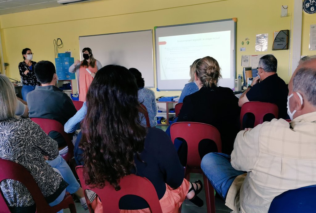 sanchez79000's tweet photo. Rencontre avec les équipes du collège @fombeure79 #Menigoute pour présenter le fonctionnement de #UEE qui accueillera les jeunes en situation de #Handicap de #IME de Villaines : repousser les limites et s'autoriser une scolarité en milieu ordinaire @DSDEN79 @DeuxSevres https://t.co/Gh8mOmhCsP