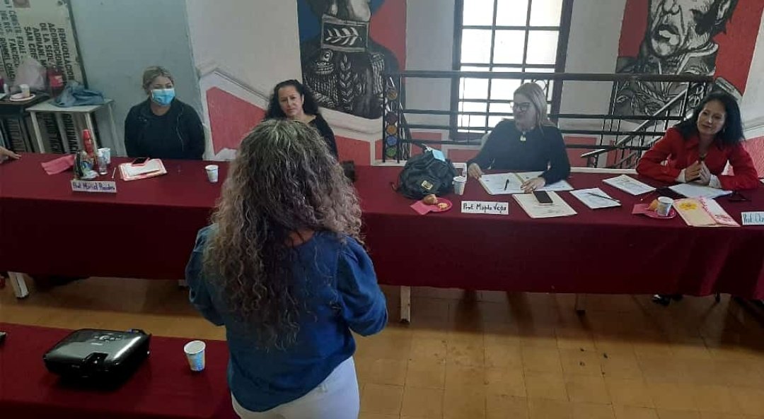 Hoy doy gracias a Dios y al Universo por permitirme alcanzar una nueva meta profesional 🙏. Bendigo a cada uno de los que junto a mi lo hicieron posible, gracias a mis amores y mis afectos ✨💖.
#DeCaraboboHaciaAyacucho