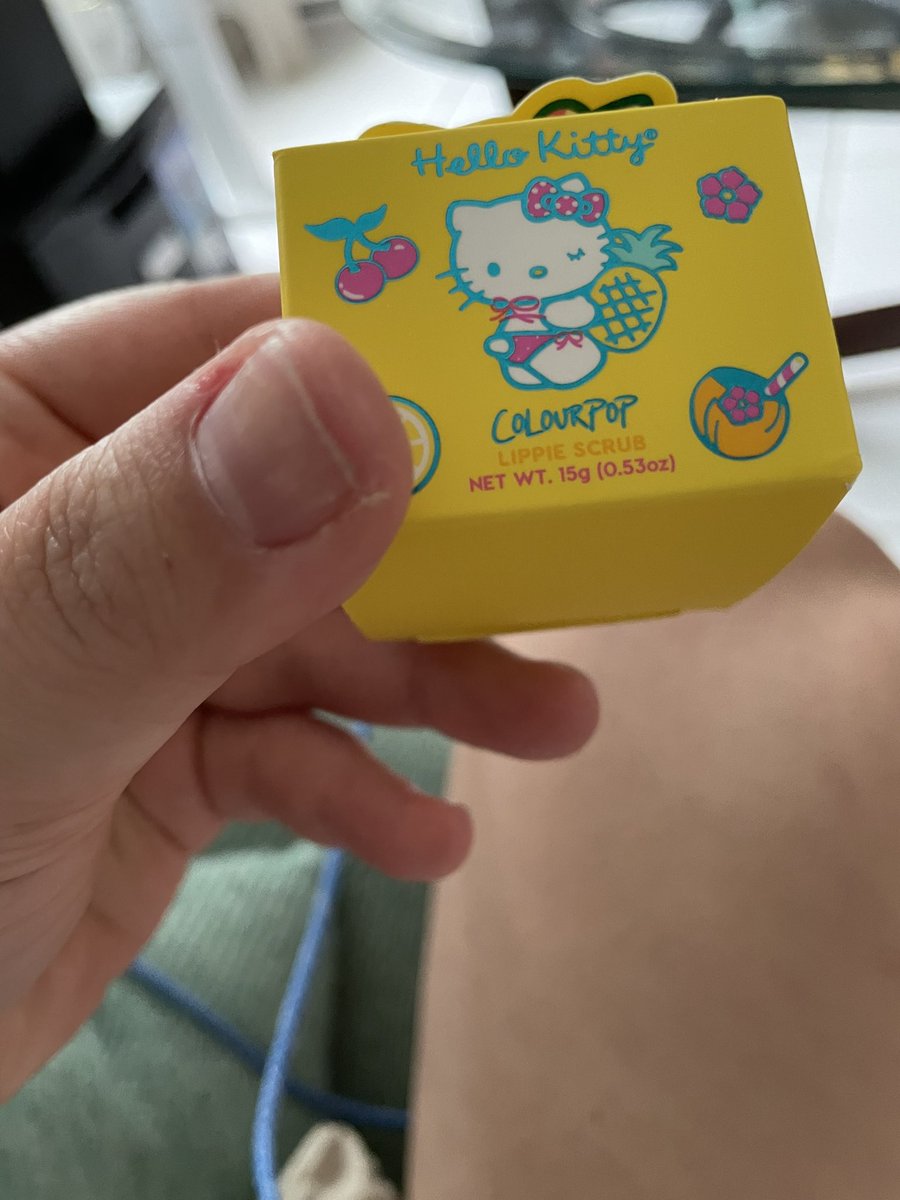 VampireKatie01's tweet photo. My lip scrub came in the mail today I canβt wait to use it #HelloKittyXColourPop https://t.co/wozT7RBI1T