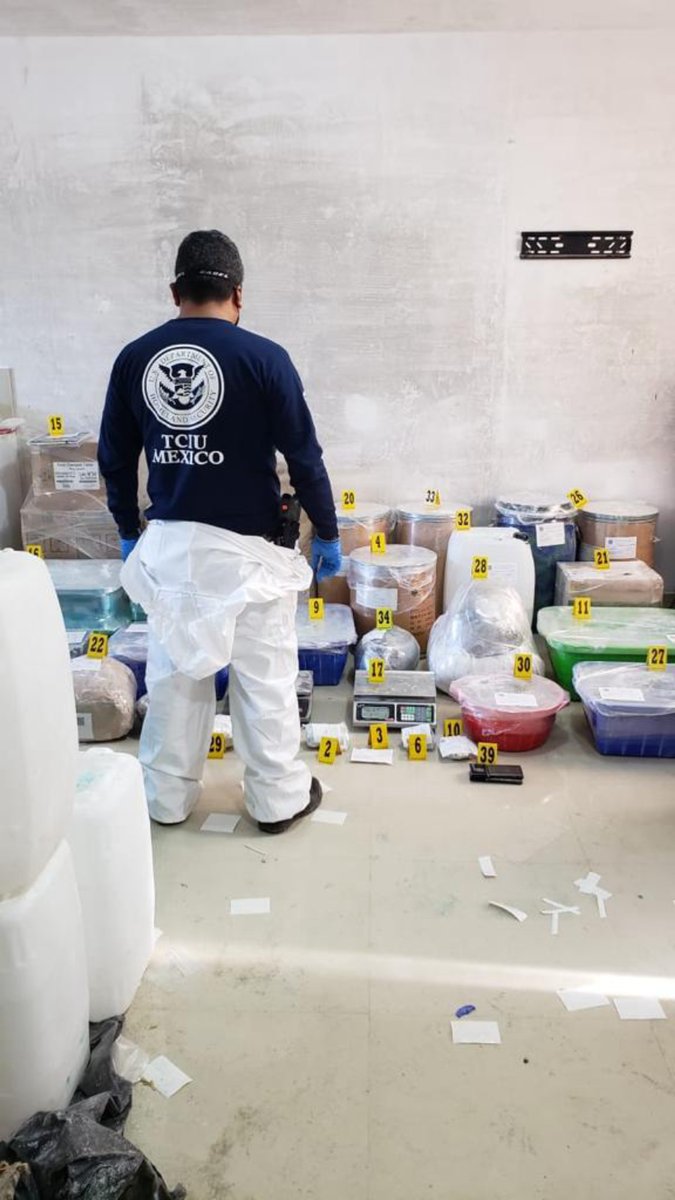 ICEespanol's tweet photo. En el año fiscal 2020, HSI incautó más de 1.4 millones de libras de narcóticos —incluyendo 6,105 libras de fentanilo, un aumento del 65% del año fiscal 2019. #WDD2021
#ComparteDatos sobre drogas y #SalvaVidas. https://t.co/AgqfTpEOOq