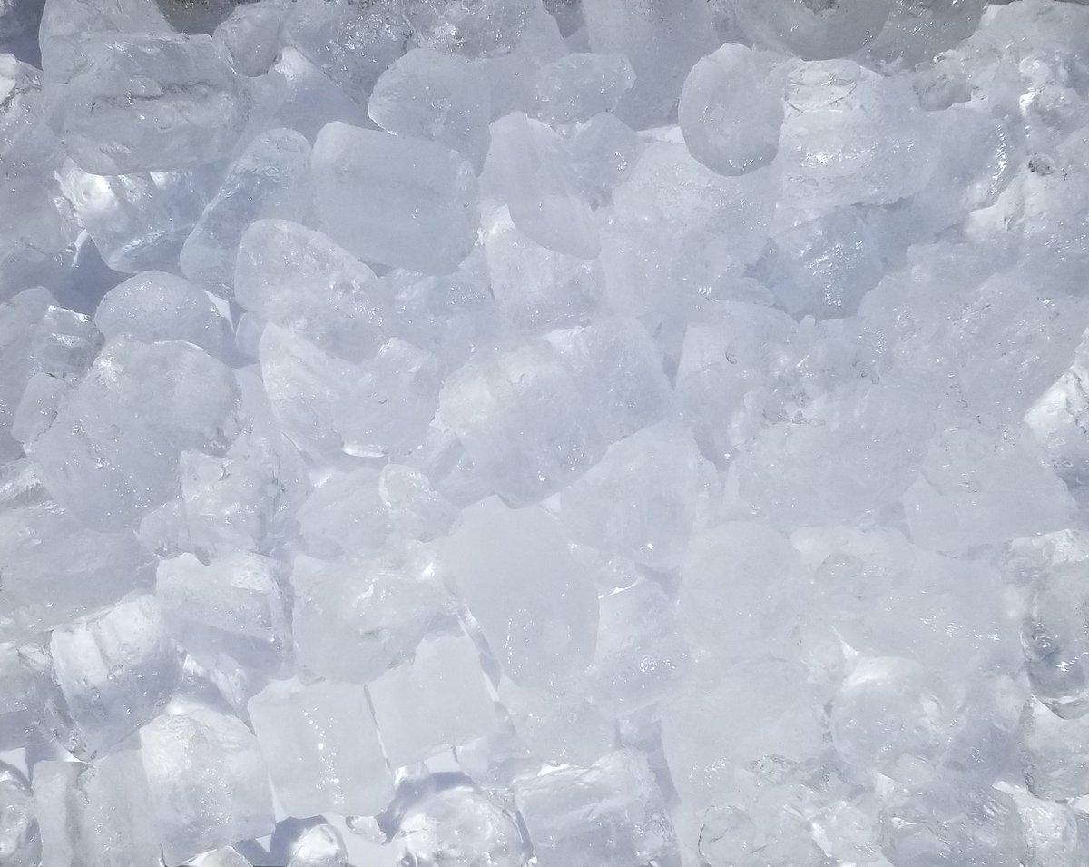 AbsoluteIceMN's tweet photo. It's warm out! Grab your cool, clean #AbsoluteIce just in time for a relaxing and beautiful weekend! https://t.co/UWwJTxnPwv