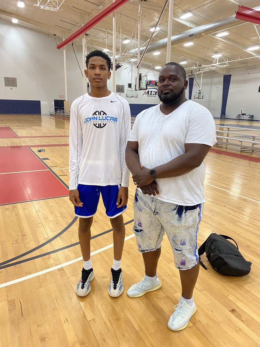 AgapeKeys's tweet photo. These boys played!!
They said them Milwaukee boys can play. Great job young man. #MasTheFamily
#GoNovas #Power5 @MAS_Athletics https://t.co/Rrim25vd1Q