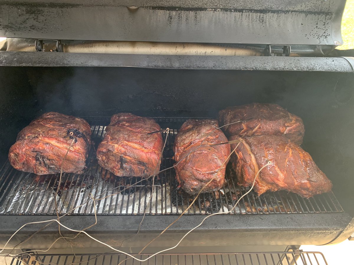 405BackyardBBQ's tweet photo. Getting some pretty good color on them in the @AhGrills Jim Bowie! #405backyardbbq https://t.co/wpv1tt9EUj