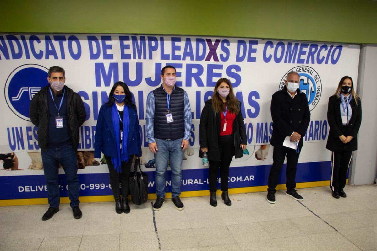 La jornada de concientizacíon se realizo con los protocolos correspondientes y participo gran parte de la comisión directiva.  finalizada la exposición se informó sobre la reapertura de la negociación paritaria . #SomosComercio #SoySec 
<a href="/CarlosPerezSEC/">Carlos Pérez</a> <a href="/MGonzalezSEC/">Marcela González</a> <a href="/Rociotweet/">Rocio Victoria Rios</a>