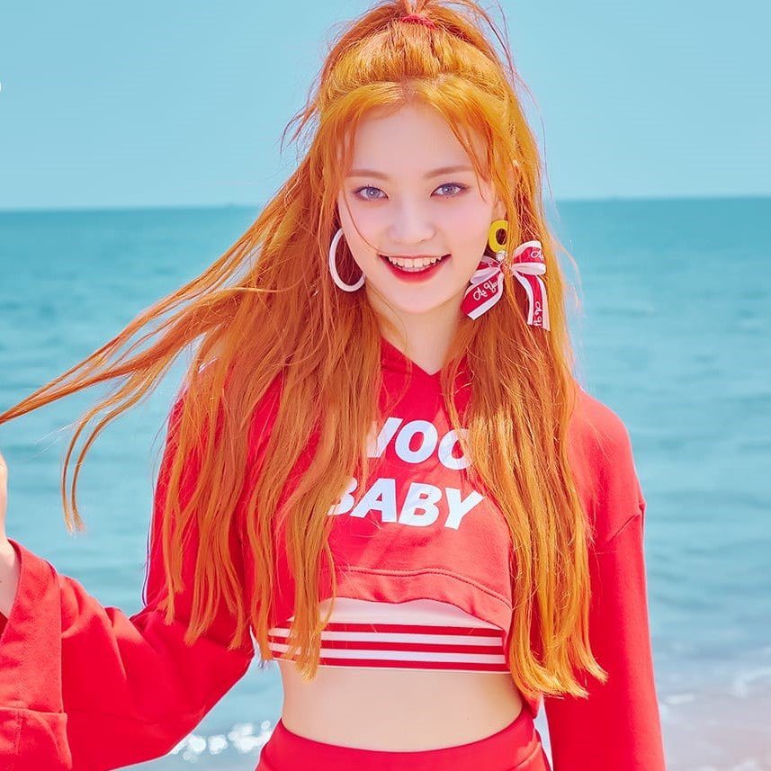 somyi_y's tweet photo. rare pictures of me with orange hair https://t.co/9pXBgvjqzJ