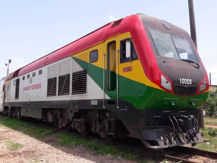 GuineeBuzz's tweet photo. C'était quand la dernière fois que vous avez pris le train #ConakryExpress ? 😍🇬🇳 https://t.co/dXM1BrsJR1