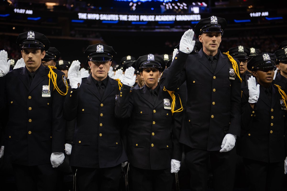 NYPDnews's tweet photo. NYC, join us in welcoming your newest Finest! 486 guardians swore an oath today to be here for every New Yorker in every neighborhood. Over 60% of them live in the five boroughs, and collectively they speak over 31 languages — helping them better serve our communities. https://t.co/CRUP9wVC9K