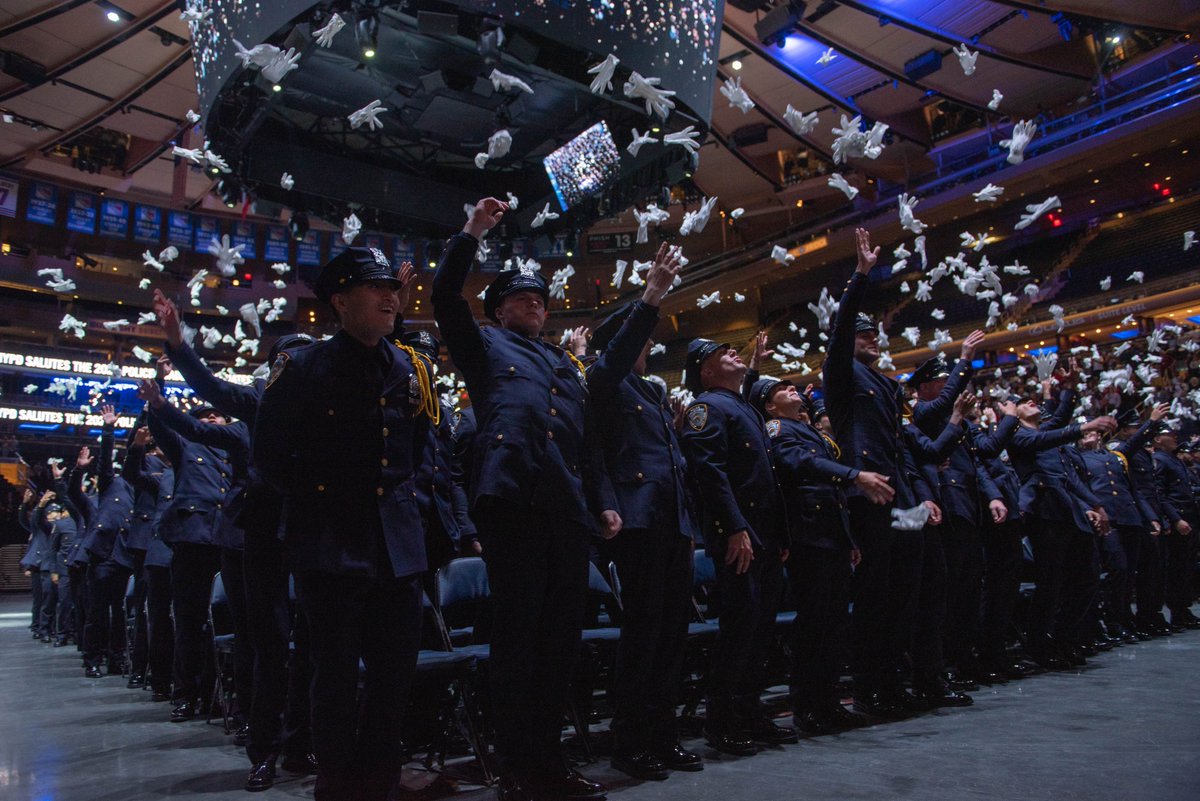 NYPDnews's tweet photo. NYC, join us in welcoming your newest Finest! 486 guardians swore an oath today to be here for every New Yorker in every neighborhood. Over 60% of them live in the five boroughs, and collectively they speak over 31 languages — helping them better serve our communities. https://t.co/CRUP9wVC9K