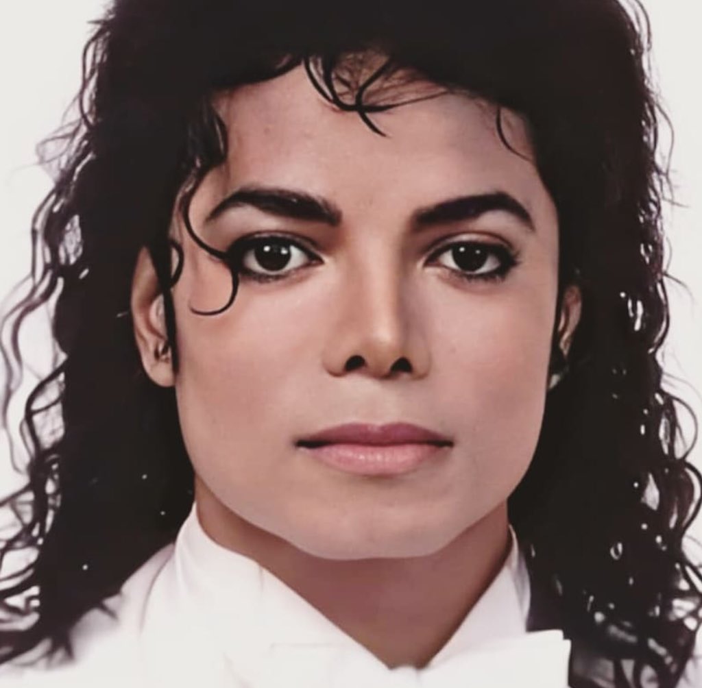 MC2lipsing's tweet photo. 🖤#MichaelJackson https://t.co/jXX5i0A6Dt