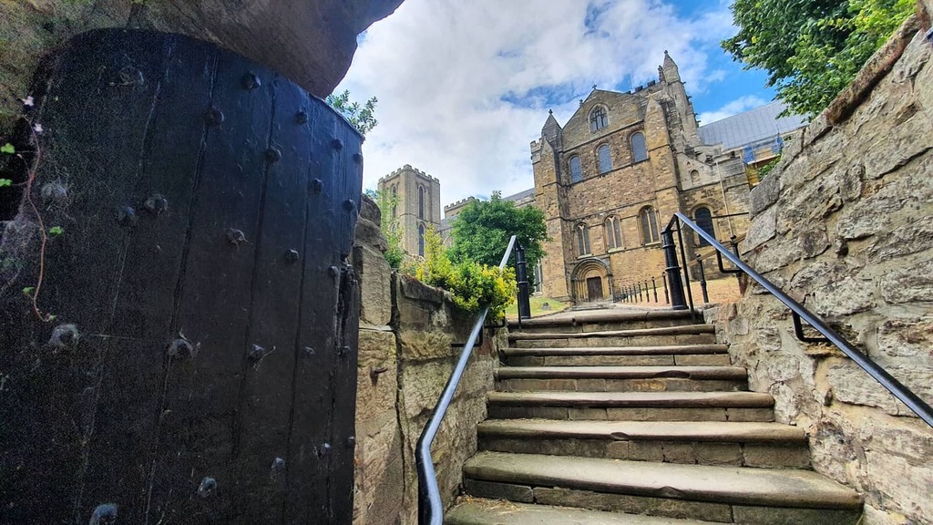 riponcathedral's tweet photo. At one time the cathedral would have been surrounded by walls and small gatehouses like this one, which leads down towards the river. This is the last surviving of the gates, which offers a beautiful vantage point. 

#harrogate_tic #harrogate #cathedralg… https://t.co/Q3G3CqPXTm https://t.co/Q4nyFF1upt