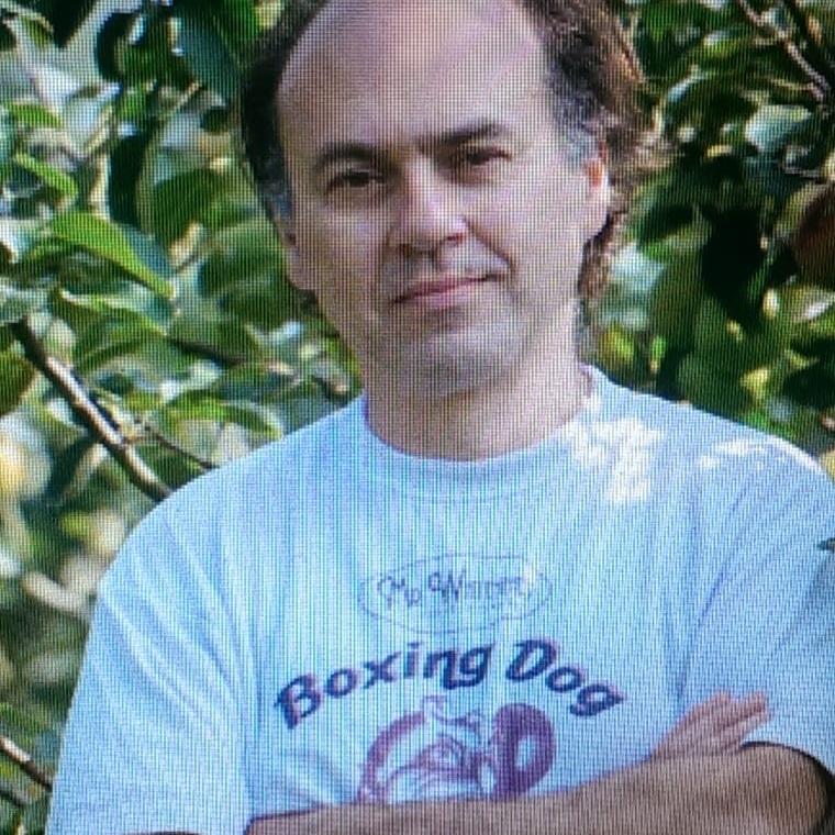 This amazing man (Angus Whitehead) started making cider in earnest over 20 years ago. You can find out more about him by tuning in to his desert island disc style interview which will be broadcasted next Monday 28th June 2021 from 7-8 p.m. weyvalleyradio.uk