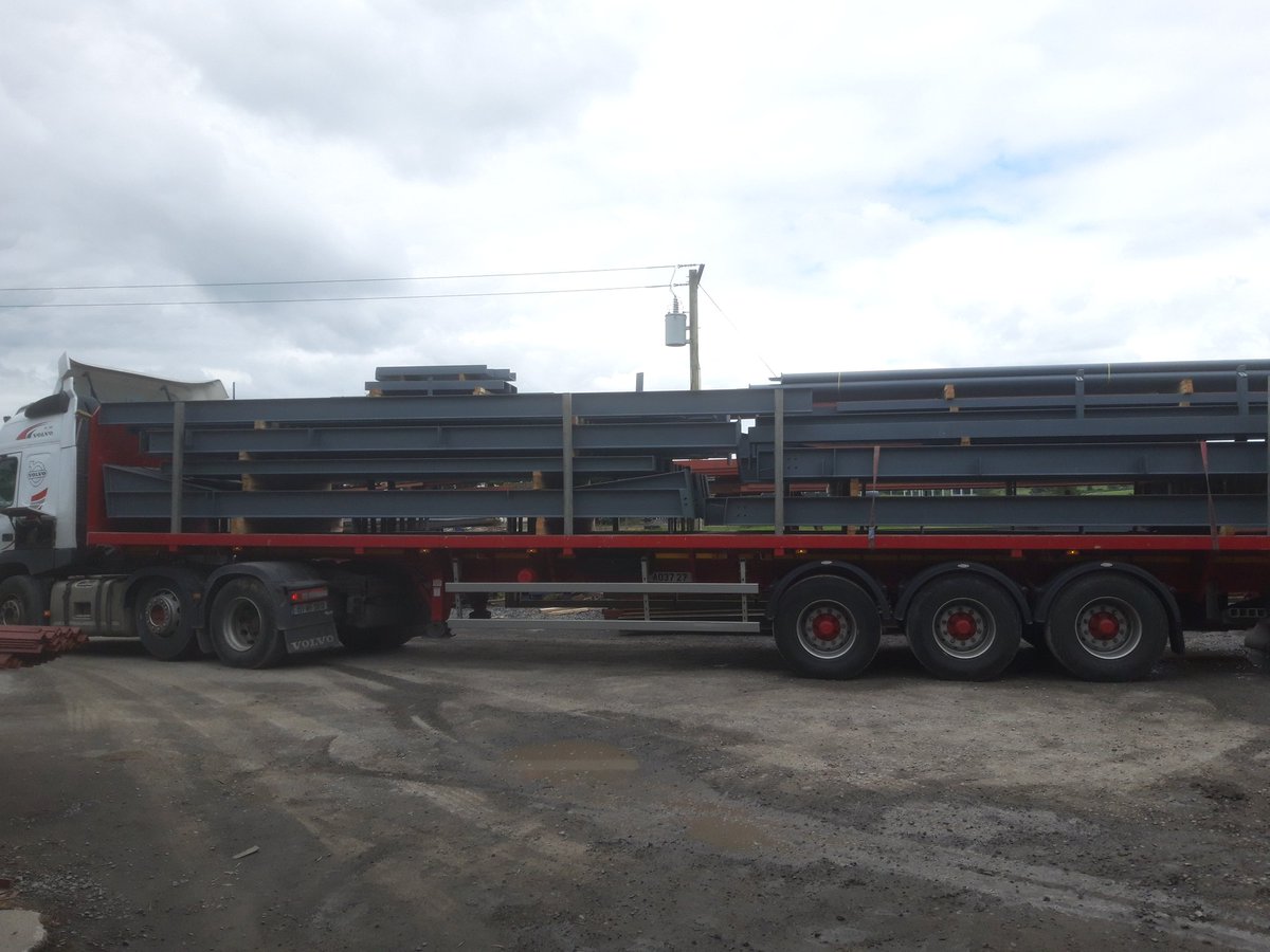 steelyman10's tweet photo. Busy afternoon loading up the steelwork for site delivery near Finglas #rossdrumengineering #cecertified #steelfabrication #structuralsteel #kitbuildings #farmbuildings #grantsheds https://t.co/6UcAZljihZ