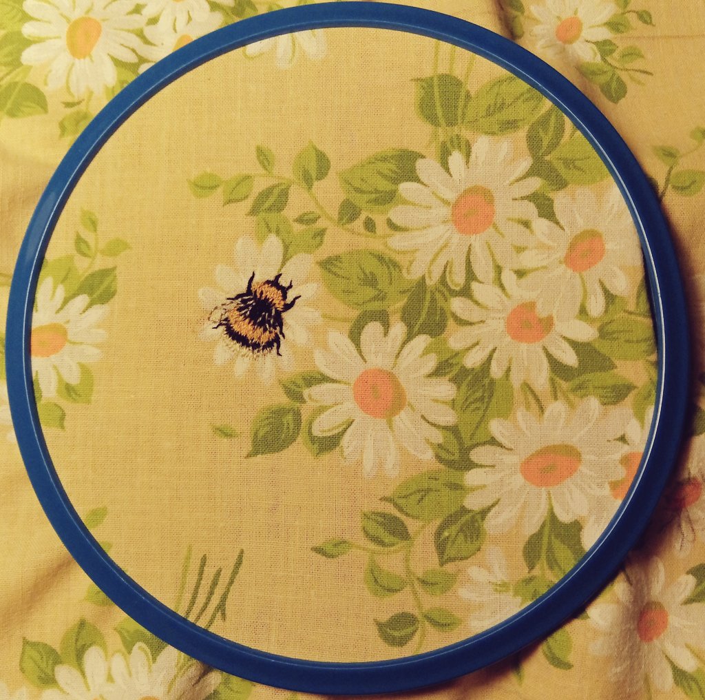 #Hummeln sind meine liebsten Wuchtbrummen <3

#wip #stickerei